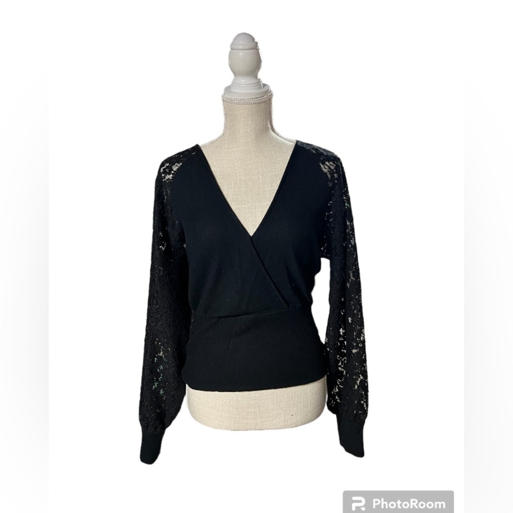 New!  Anthropologie top black‎ v neck with lace sleeves